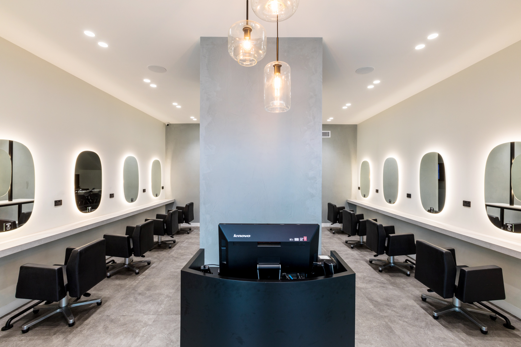 Große Auswahl an Friseureinrichtung mit integrierter Wellness & Spa Einrichtung