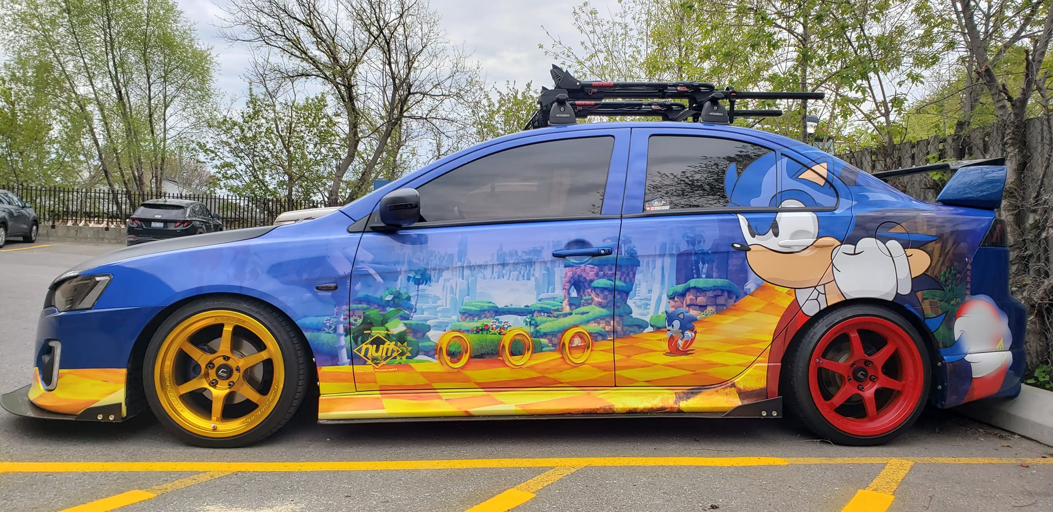 Personalisieren Sie Ihr Fahrzeug mit einem kraftvollen Anime Car Wrap