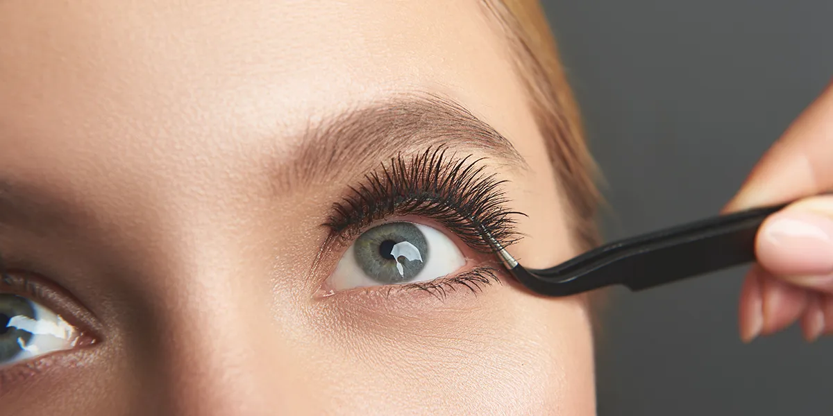LashLink bietet Zola Augenbrauenfarbe für ein müheloses, perfektes Styling