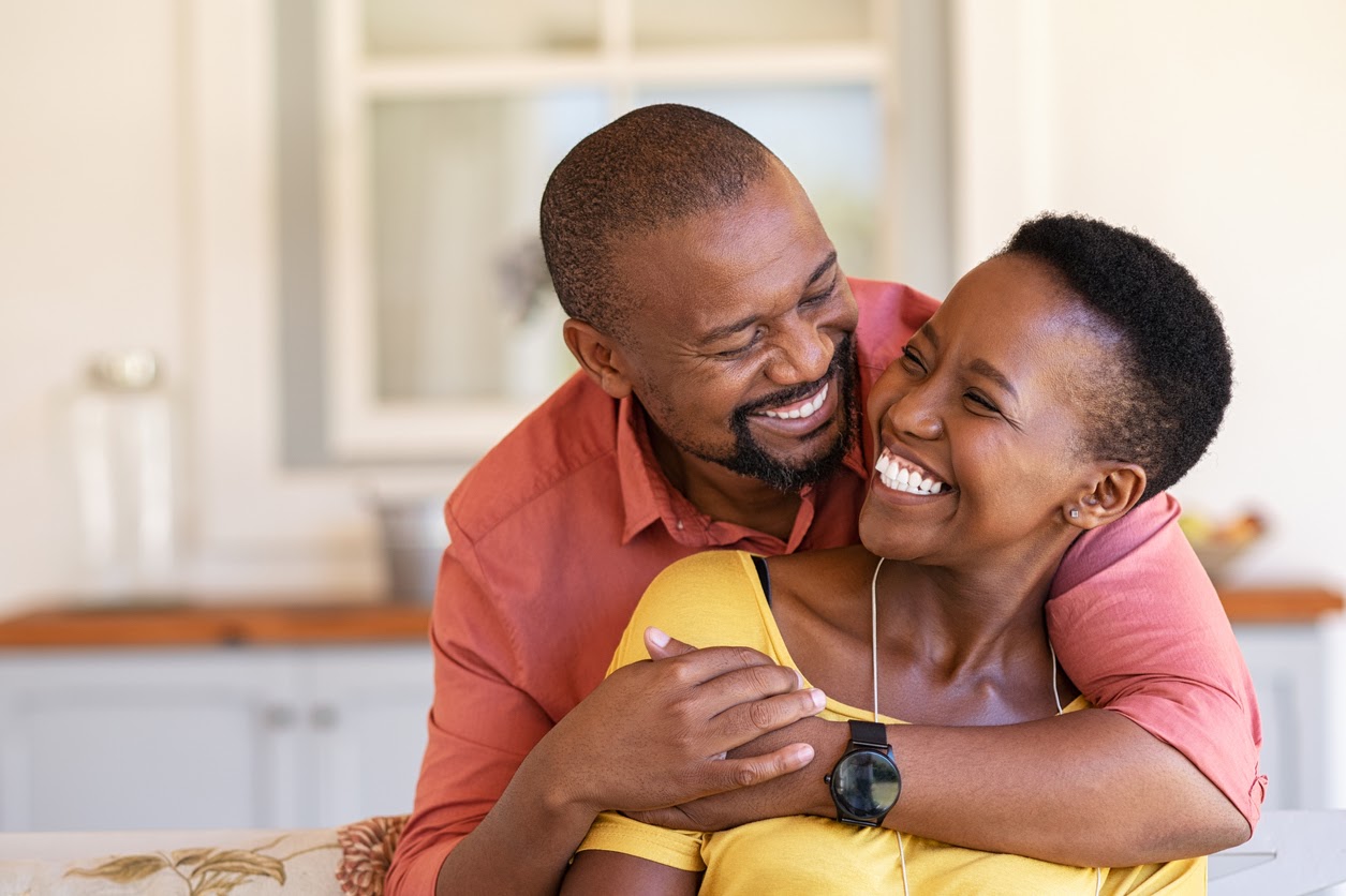 Die Magie der Rückkehr der Liebe: Partnerin kommt zu ihrer wahren Liebe heim