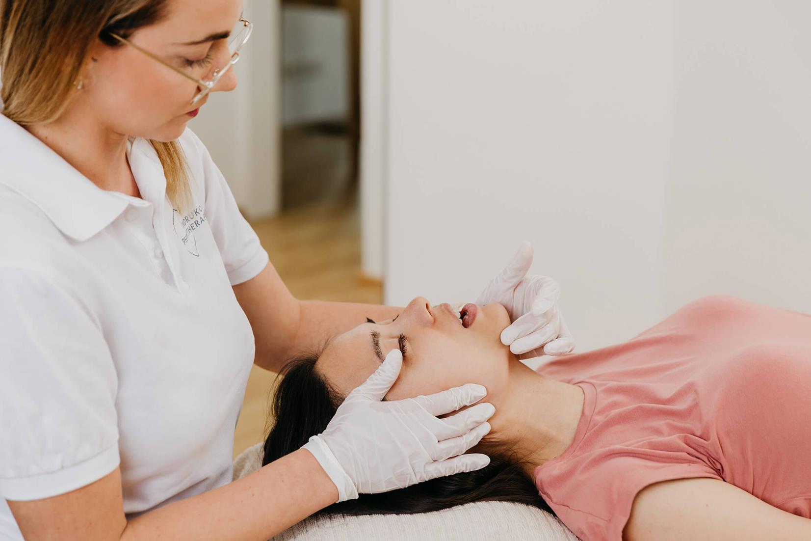 CMD Therapy for Headaches and Jaw Pain vs. traditionelle Behandlungsmethoden: Was ist effektiver?